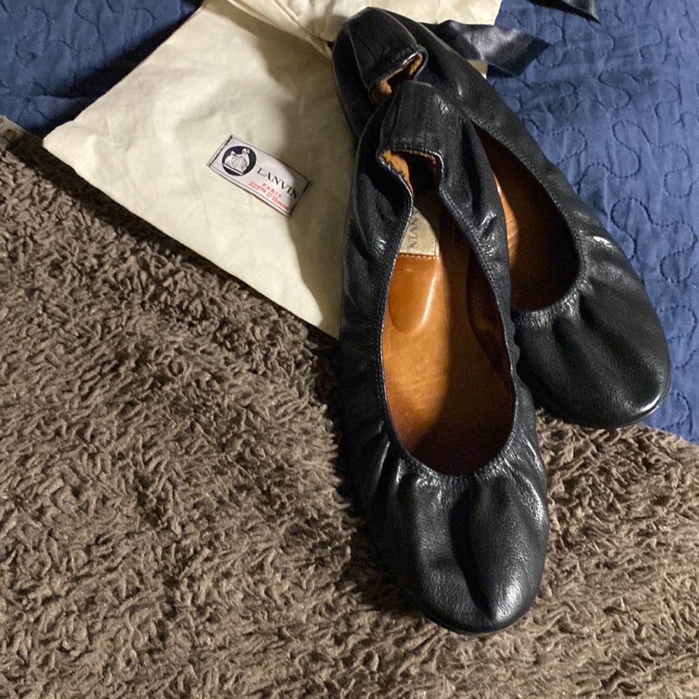 ❤️❤️LANVIN black Ballet flats  so finely made in Paris.  European size 41.